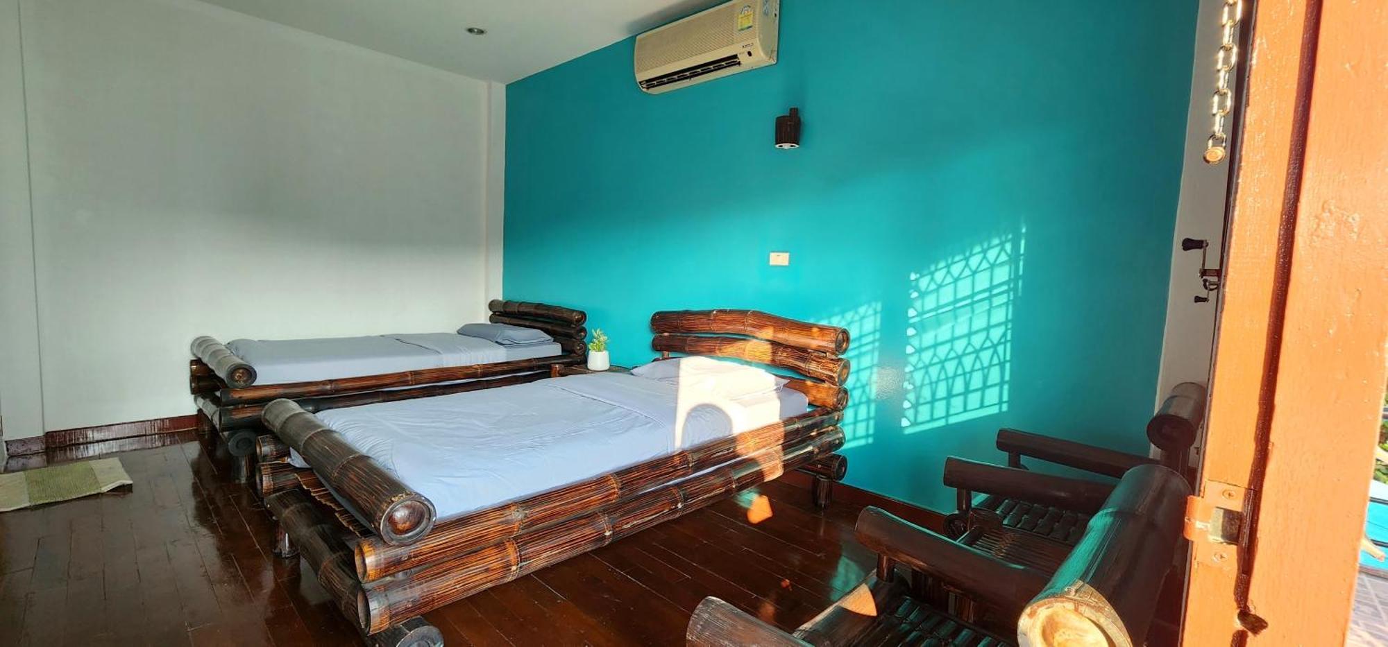 Blue Moon House - A Budget Hostel For Easy Travellers Chiang Mai Zimmer foto